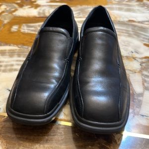 Men’s Rockport leather upper dress shoes size 11 1/2.